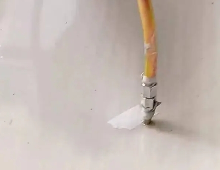 穆棱瓷砖空鼓维修公司专业解答在瓷砖铺贴过程中，如果使用的砂料过粗（如全部使用了粗砂），可能会导致以下问题